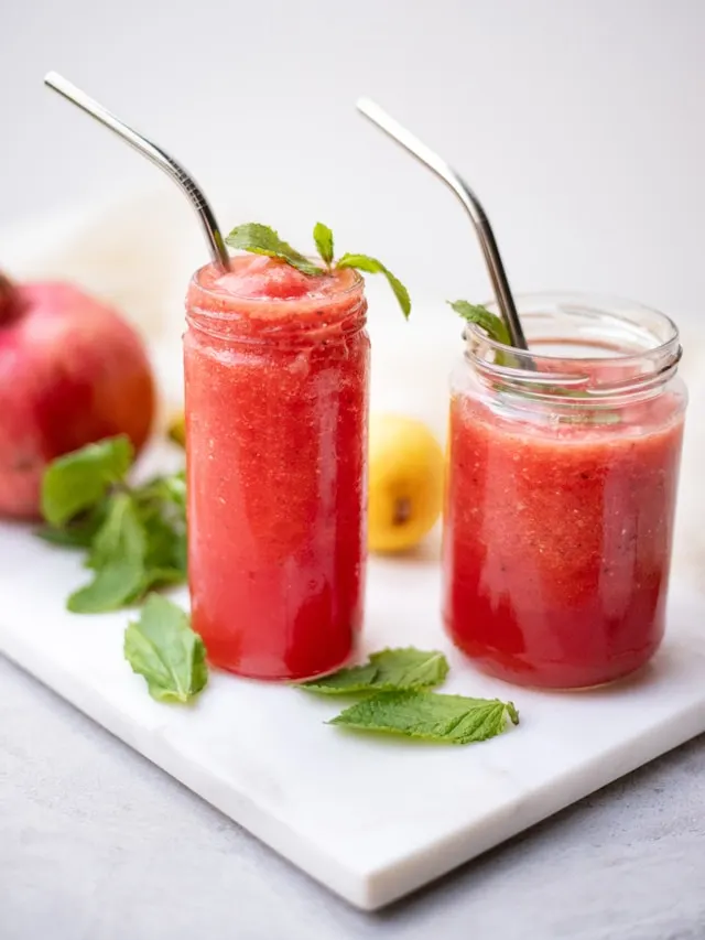 Receta refrescante de desayuno con sandía y menta, una bebida ayurvédica sana y energizante para comenzar bien la jornada.